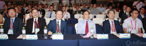 十省市贤才聚泉城，研“镜”析“微”共话脊柱