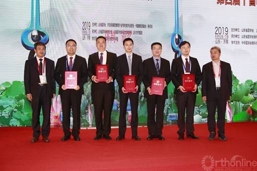 十省市贤才聚泉城，研“镜”析“微”共话脊柱