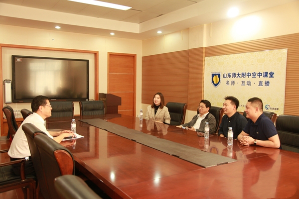 山东省医学会成功举办2019年全国科普日山东主场分活动—礼赞共和国，“救”在身边心肺复苏知识进校园科普公益活动