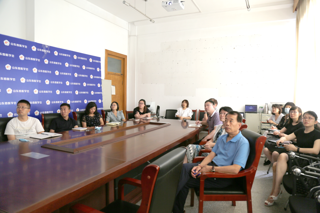 迎七一省医学会组织观看红色电影《周恩来回延安》