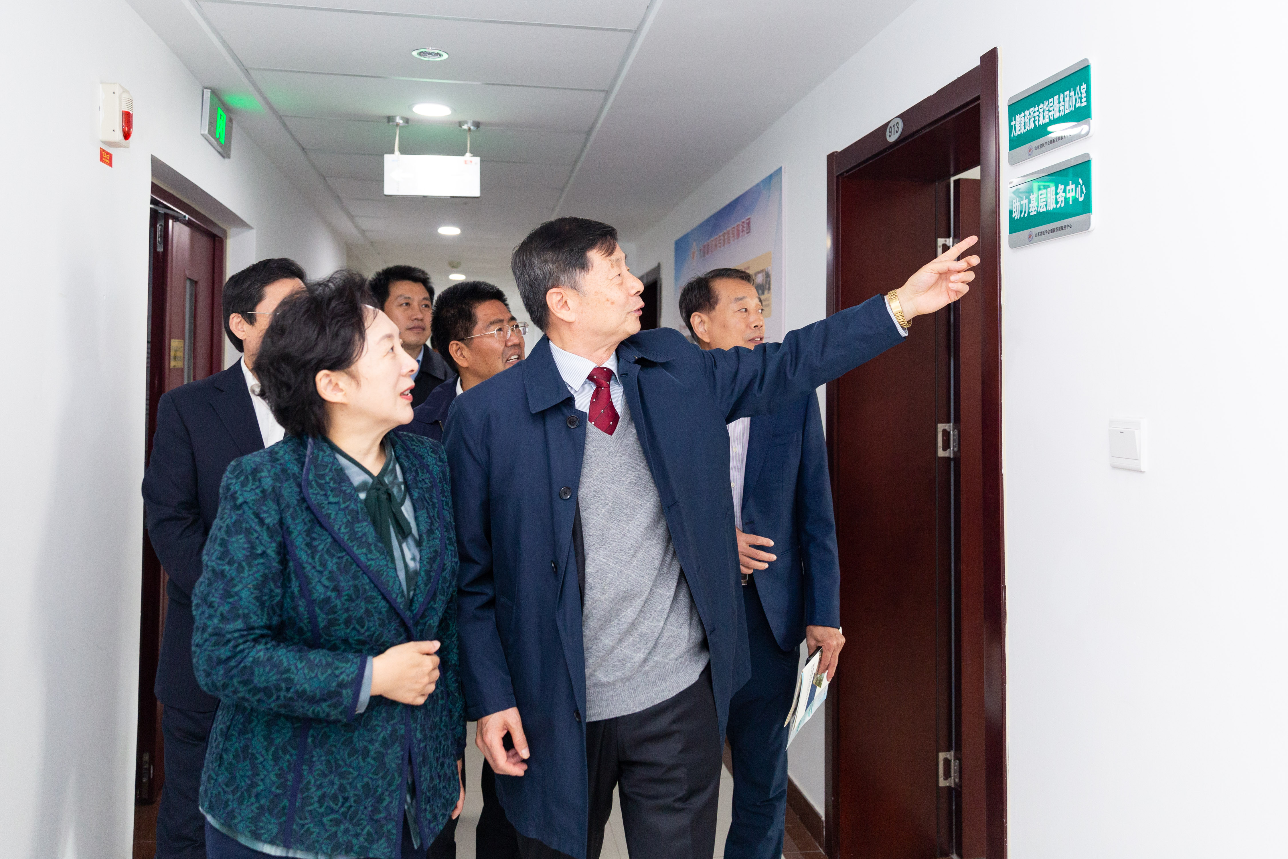 济南市政协主席雷杰到山东省医学会创新发展服务中心考察指导工作
