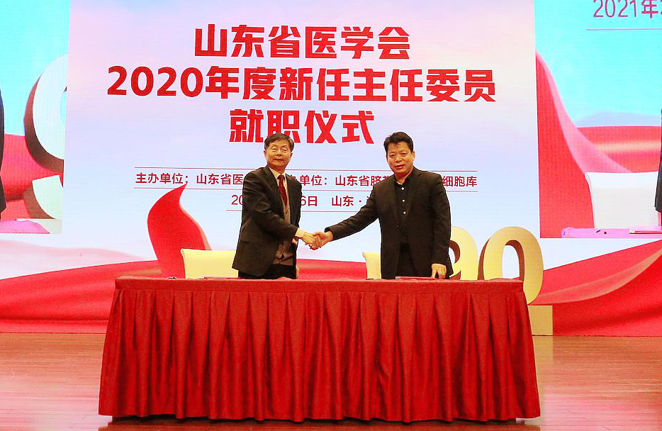 包文辉会长与31位新任主委签署任期责任状