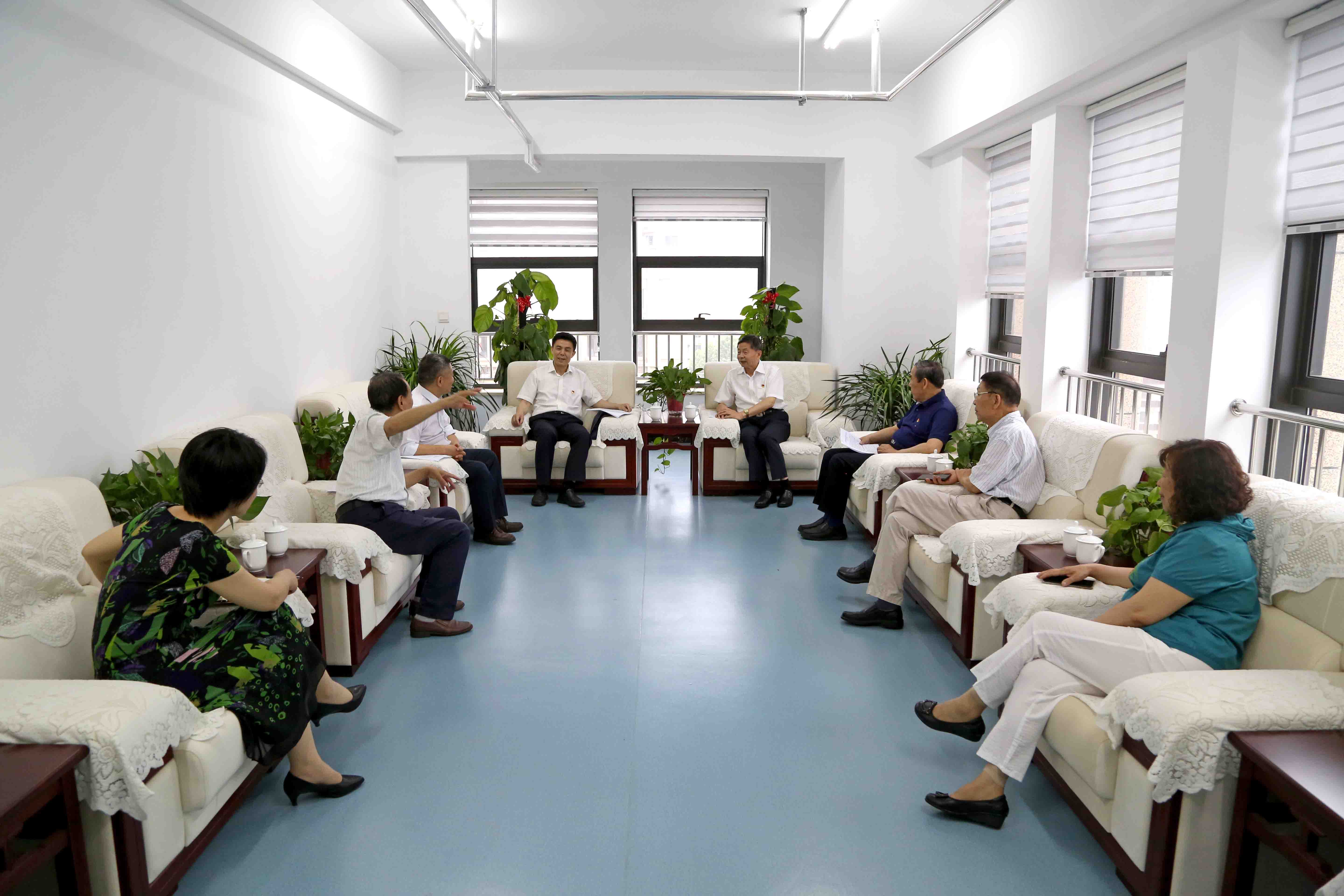 民政厅社会组织管理局副局长姬升峰到我会创新发展服务中心调研指导工作