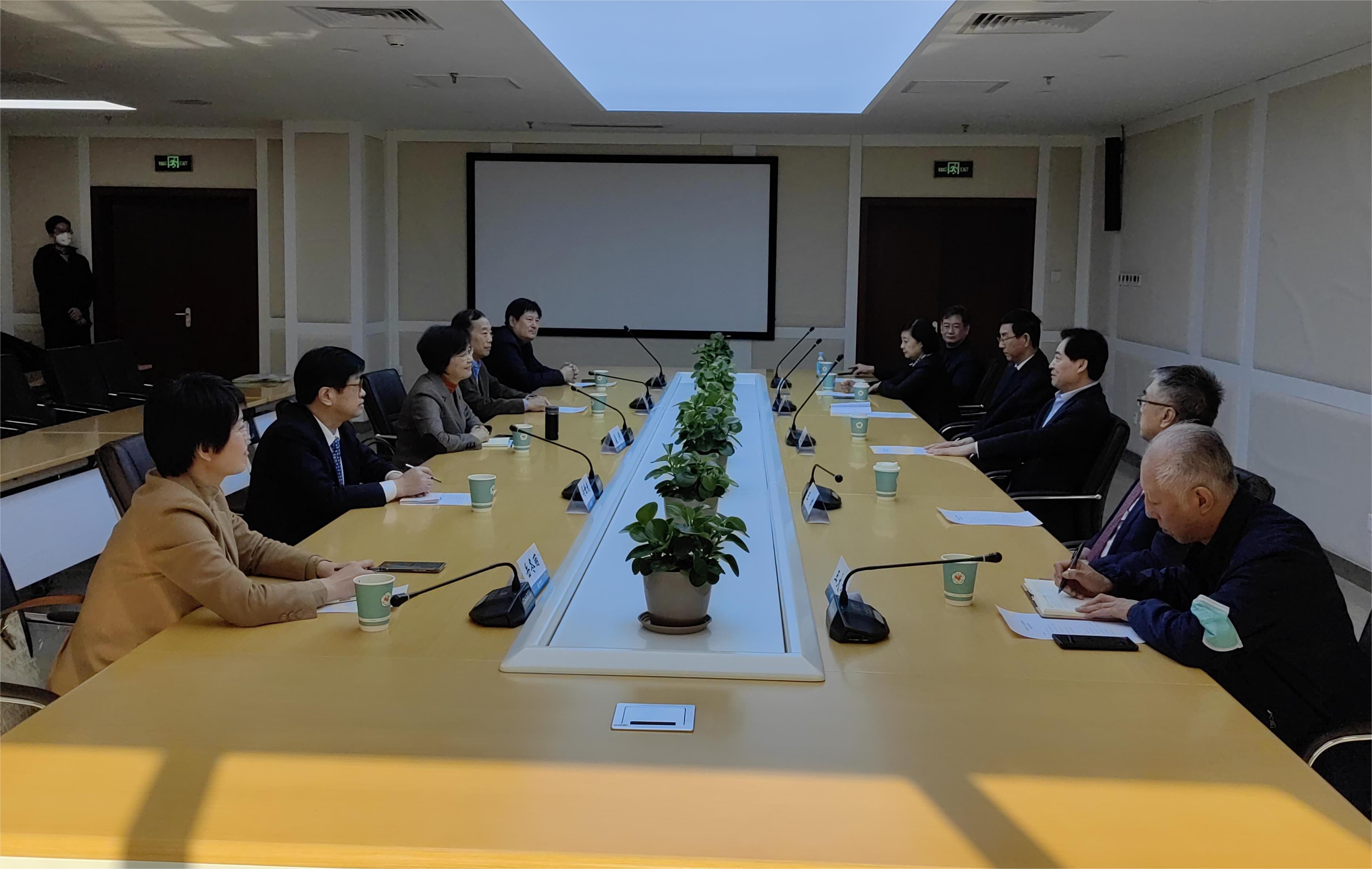 山东省医学会袭燕会长一行走访中华医学会