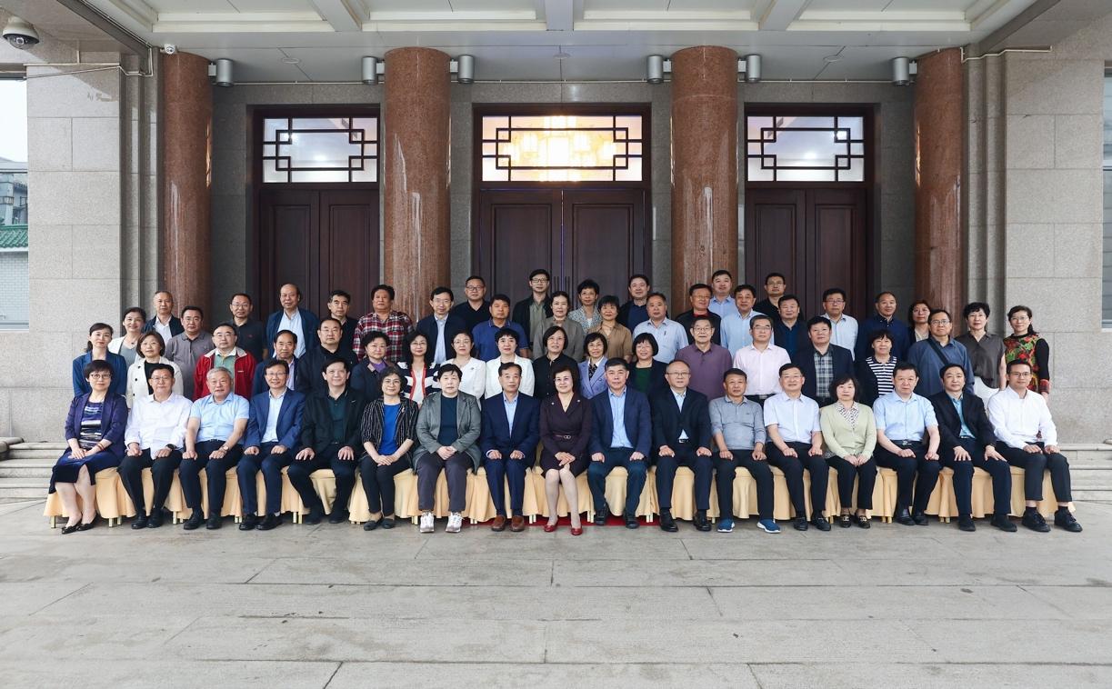 山东省医学会面向“一老一小”成立资深专家志愿服务分会和医学生分会