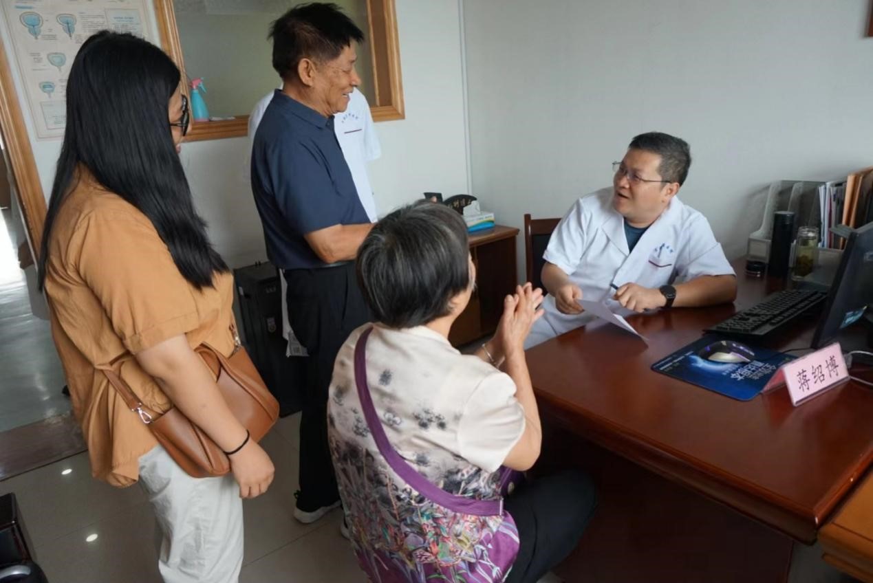 山东省医学会继发性高血压多学科联合委员会在日照举办科普义诊活动