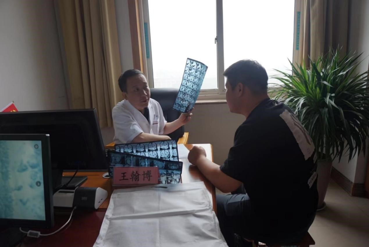 山东省医学会继发性高血压多学科联合委员会在日照举办科普义诊活动